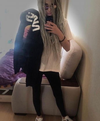 Здесь ты найдешь все, что искал: утонченность, страсть, нежность и незабываемые впечатления. У меня есть прекрасные отзывы, которые подтверждают мою мастерство. 👠✨ Мои услуги - это настоящее искусство любви, которое я создаю специально для тебя. Фото гарантируют мою реальность и потрясающую внешность. Жду тебя в Москве, чтобы подарить тебе незабываемые моменты наслаждения. 🌃🌹 353, 27 лет