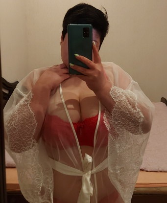 Позволь мне погрузить тебя в мир наслаждения и сделать твои самые сокровенные фантазии реальностью. Возможности, которые я предлагаю, безграничны - расслабляющий массаж, эксперименты в постели, эротический стриптиз и многое другое. Посмотри на мои фото и убедись, что я именно та, о ком ты всегда мечтал. Оставившись в восторге, ты захочешь вернуться ко мне снова и снова. Мои отзывы говорят сами за себя - клиенты оценили мои незабываемые навыки и безупречную внешность. Жду тебя в Москве, чтобы сделать наше свидание незабываемым. 👄🌹✨ 15505, 33 года